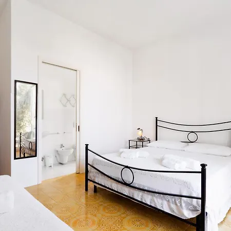 לינה וארוחת בוקר Marchese By Salum 3*